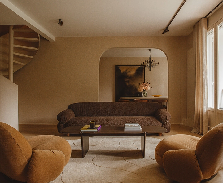 Rue de la Mer: A sand-colored and curvy house in Deauville