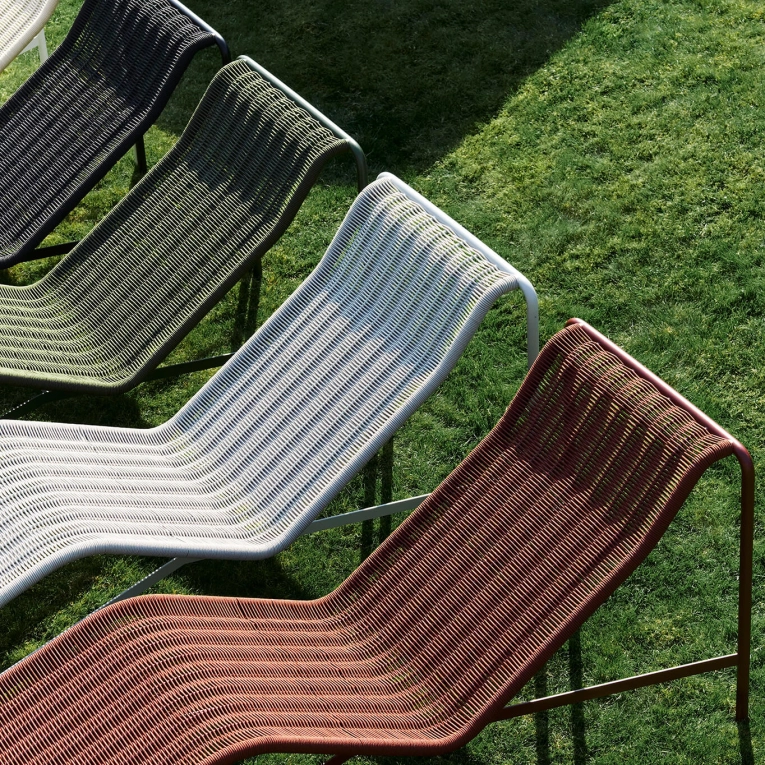 Outdoor Bench and Sunlounger PALISSADE CORD Chaise Longue Iron Red HAY