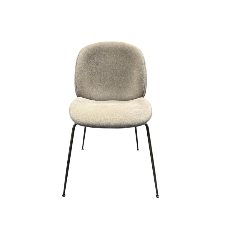 Chaise BEETLE Beige bouclé GUBI