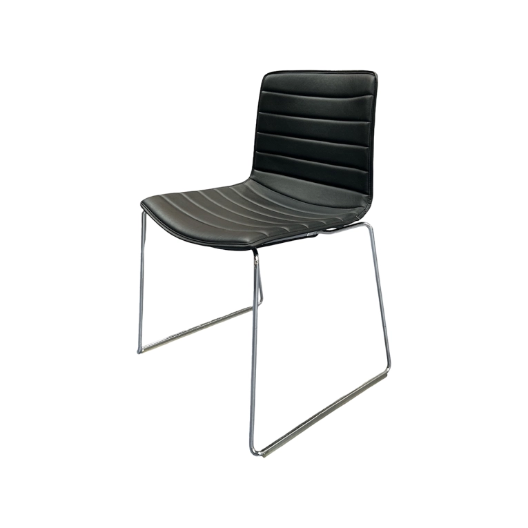 Chaise CATIFA 46 Cuir Noir ARPER