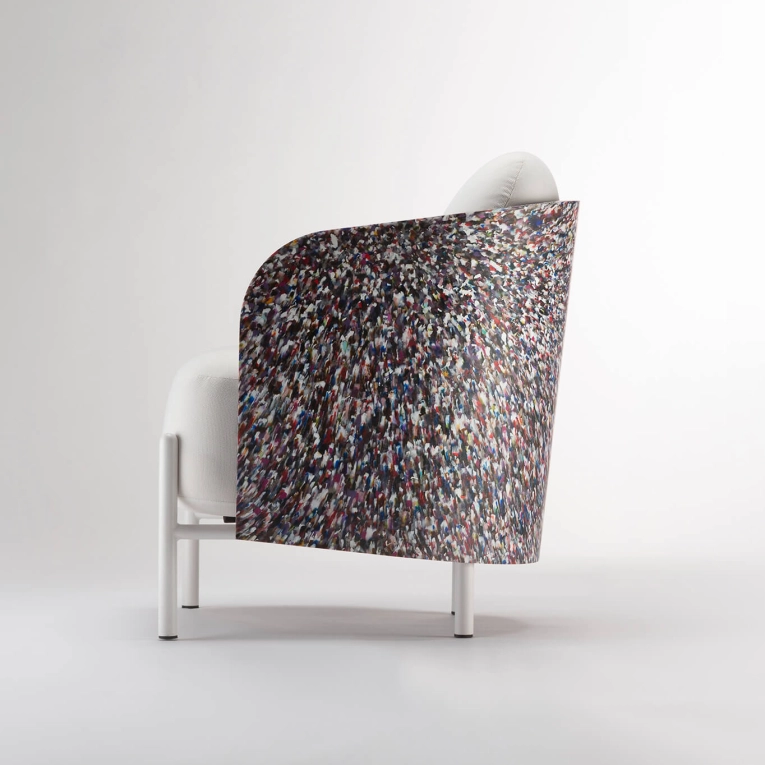 Fauteuil ART 77.5 Coque multicolore/ tissu blanc NOMA