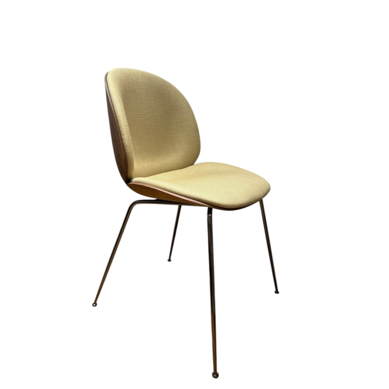 Chaise BEETLE Noyer Dedar 134 GUBI