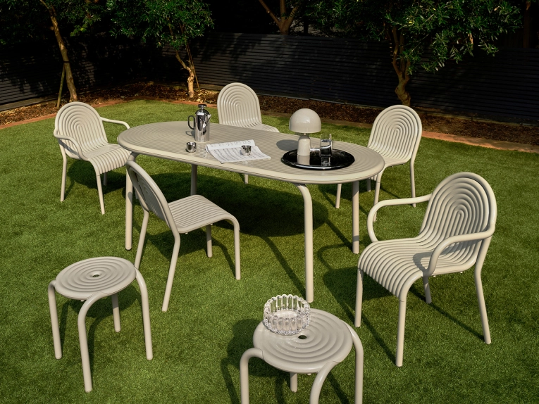 Chaise extérieure Groove Arm Mastic TOM DIXON