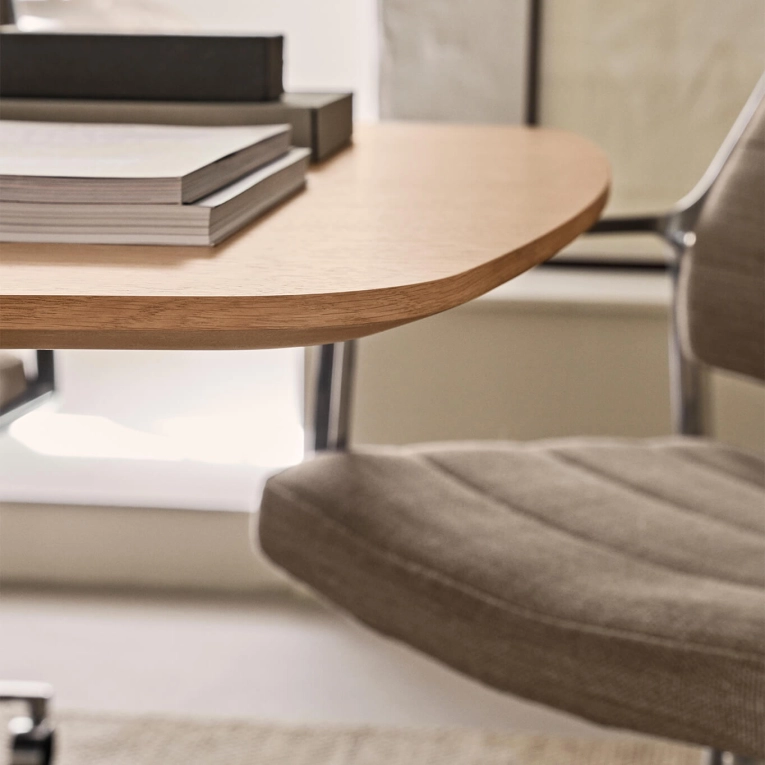 Contract Table SWIVEL TABLE 438 Large Light Oak VIPP