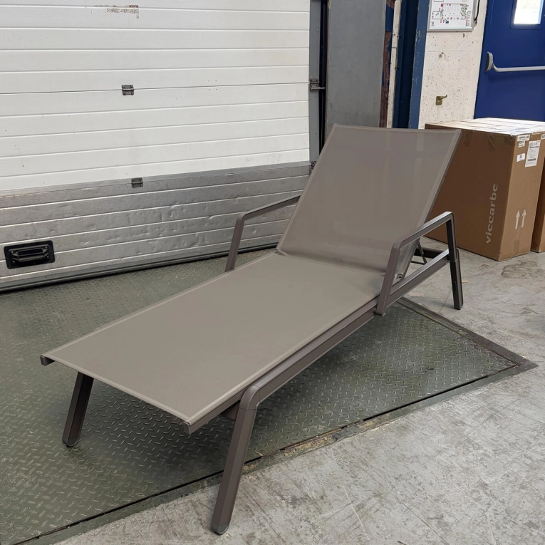 Bain de soleil, chaise longue et hamac LATITUDE avec accoudoirs Taupe KETTLER