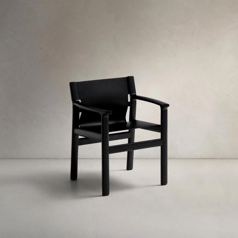 JAN Frêne teinté noir / Cuir noir KAVE HOME