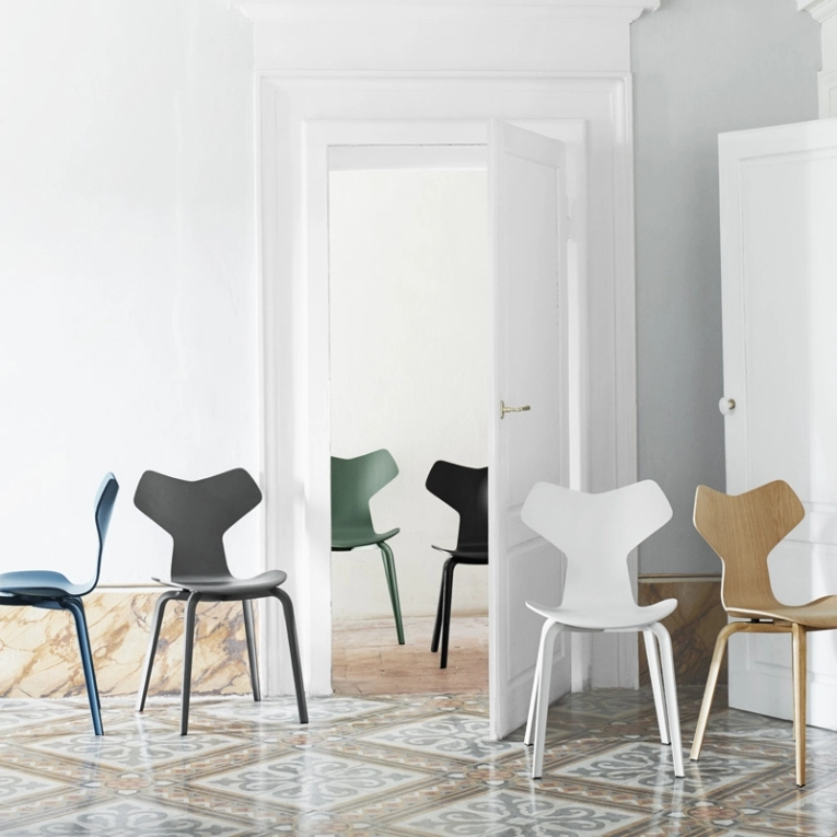 Chaise GRAND PRIX pieds bois Chêne FRITZ HANSEN