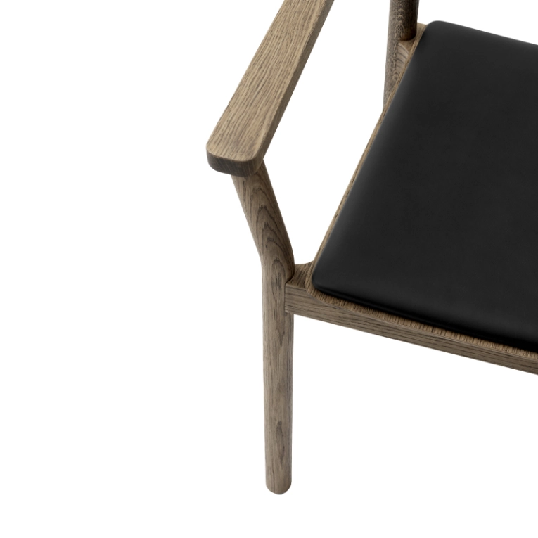 Chaise BETTY TK11 cuir Chêne fumé/Cuir noir AND TRADITION