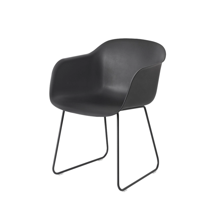 Chaise FIBER ARMCHAIR piètement traineau Noir MUUTO