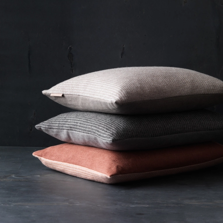 Coussin Coussin AIAYU Gris clair FRITZ HANSEN