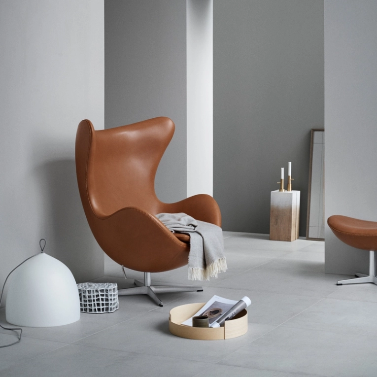 Fauteuil OEUF (EGG) Cuir Marron walnut FRITZ HANSEN