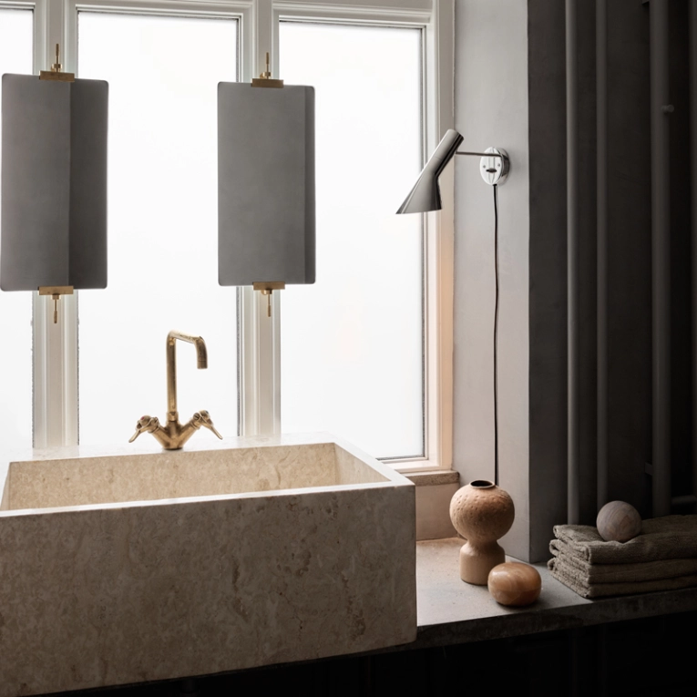 Applique AJ WALL Noir LOUIS POULSEN