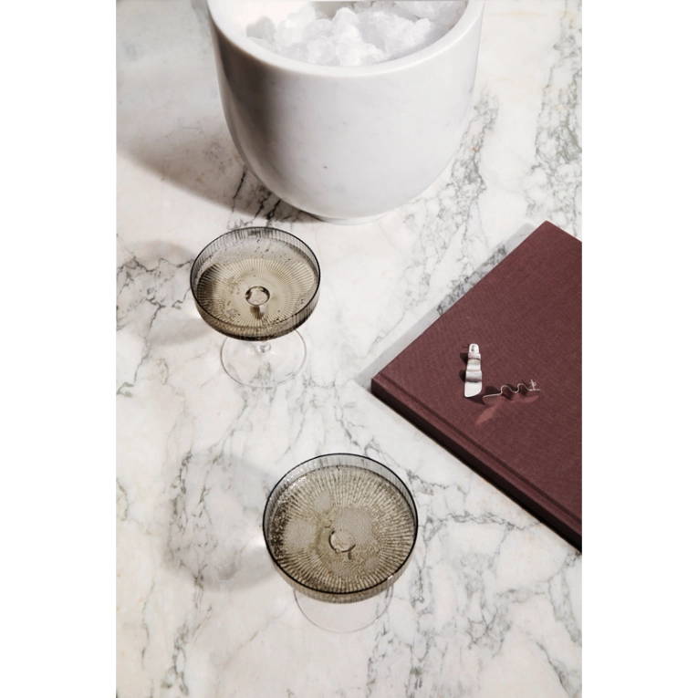Carafe & verre Set de 2 coupes à Champagne RIPPLE Gris fumé FERM LIVING