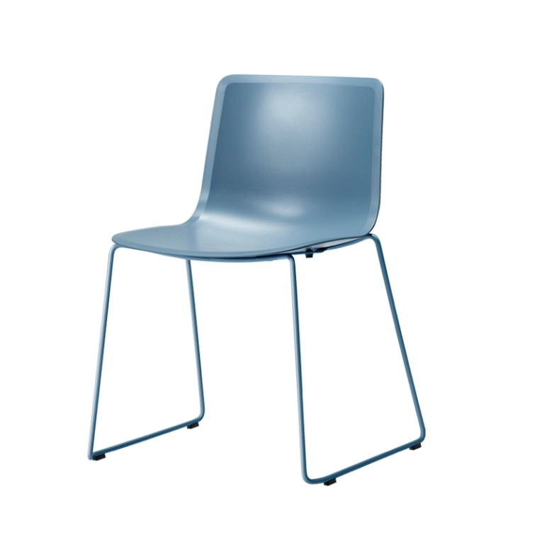 Chaise PATO pieds luge Bleu storm FREDERICIA