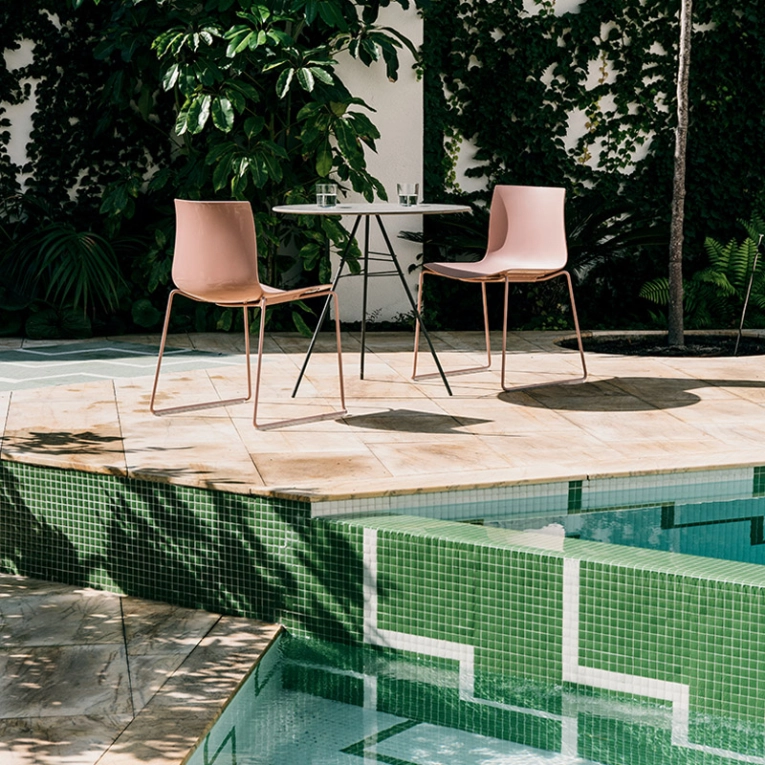 Chaise CATIFA 46 piètement luge Rose ARPER