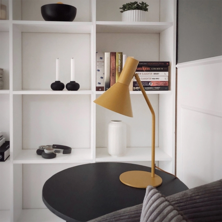 Lampe à poser LYSS Amande mat FRANDSEN