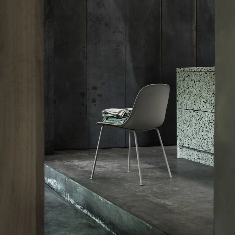 Chaise FIBER CHAIR 4 pieds acier Vert cendré MUUTO