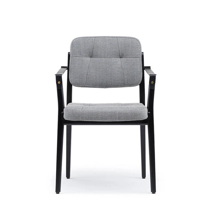 Chaise CAPO avec accoudoirs Frêne peint noir / Sunniva 242 DE LA ESPADA