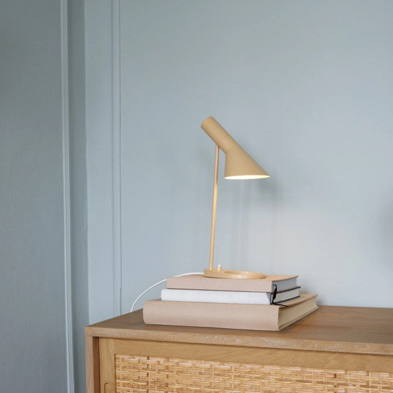 Lampe à poser AJ MINI TABLE Sable chaud LOUIS POULSEN