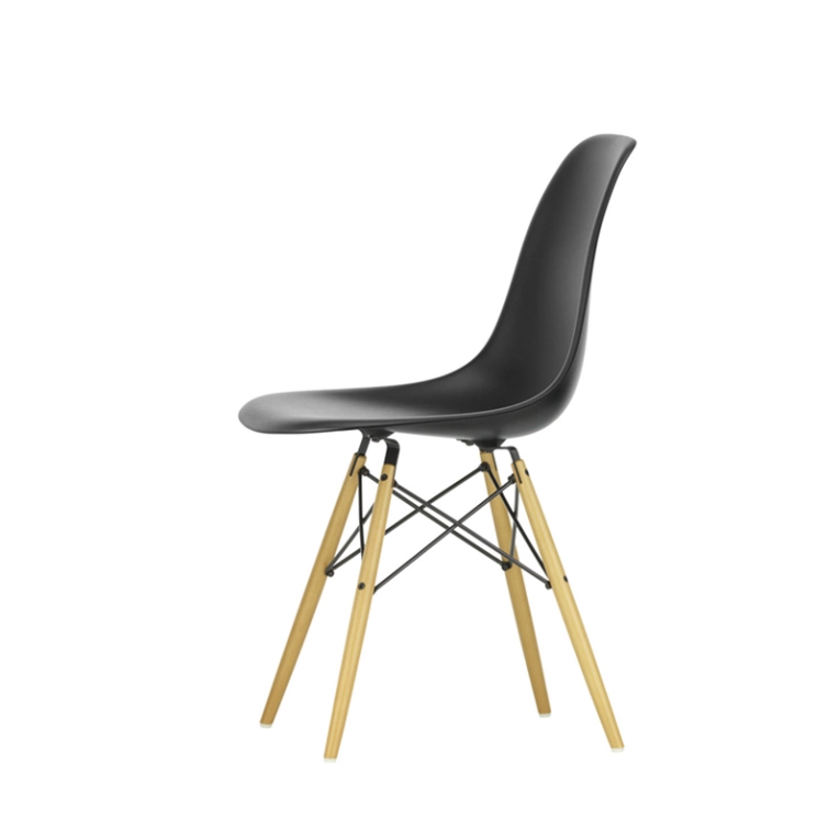 Chaise EAMES PLASTIC CHAIR DSW érable nuance de jaune Noir RE VITRA