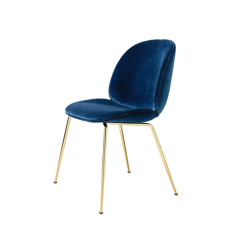 Chaise BEETLE Rembourrée Velvet 4958/ laiton GUBI