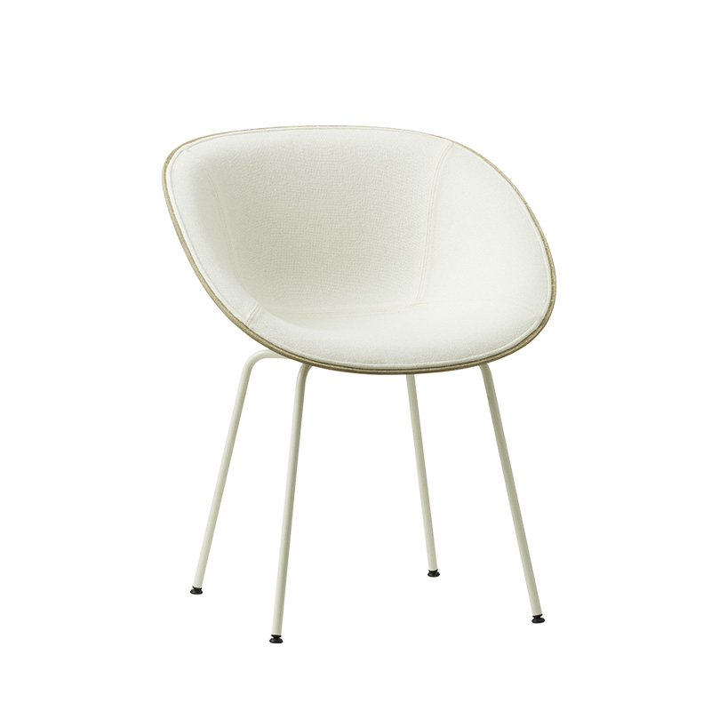 Chaise MAT avec accoudoirs Face avant rembourrée Hallingdal 100/ chanvre Normann Copenhagen