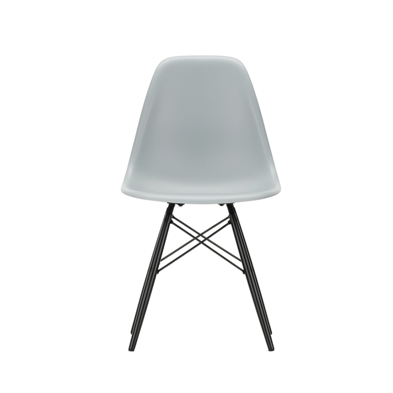 Chaise EAMES PLASTIC CHAIR DSW érable noir Gris clair RE VITRA