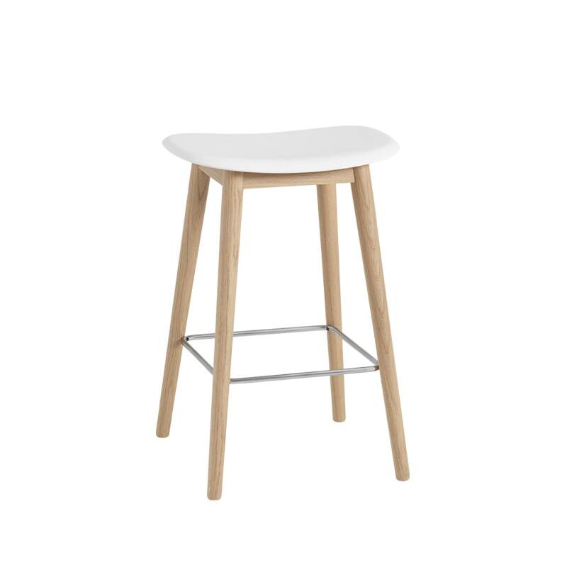 Tabouret haut FIBER BAR STOOL pieds bois H65 Blanc/ chêne MUUTO