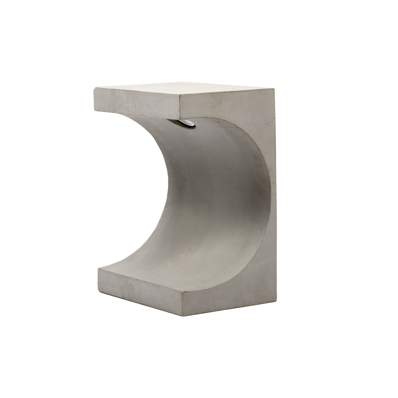 Table d'appoint guéridon CONCRETE TANGENT Béton gris clair  SERAX