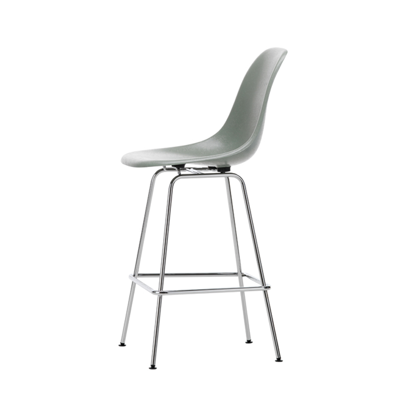 Tabouret haut EAMES FIBERGLASS STOOL Medium Vert mousse Eames VITRA