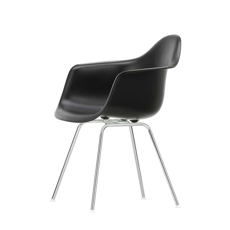 Chaise EAMES PLASTIC ARMCHAIR DAX Noir RE VITRA