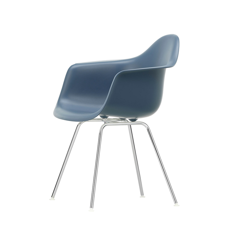 Chaise EAMES PLASTIC ARMCHAIR DAX Bleu de mer RE VITRA
