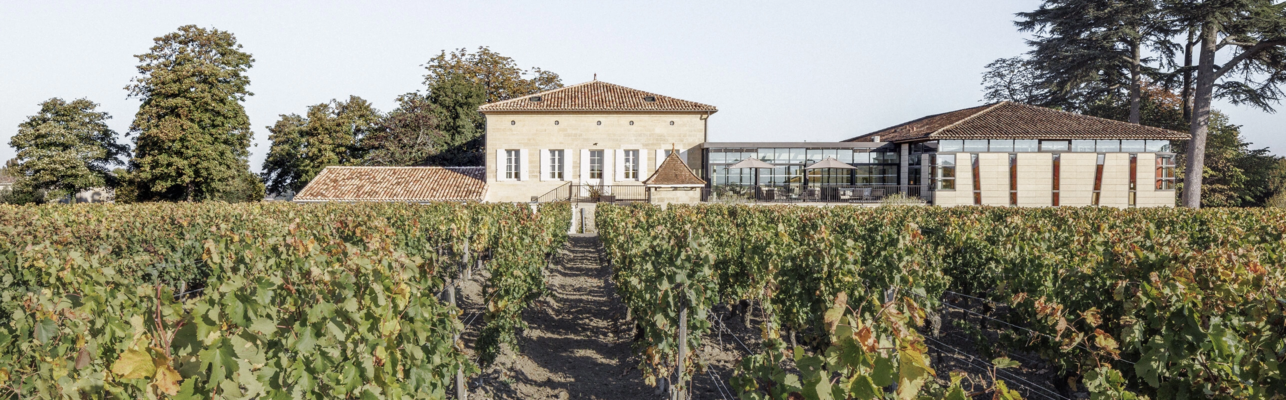 La Villa des Vignes: 1,041 m² of hotel furniture in Saint-Émilion